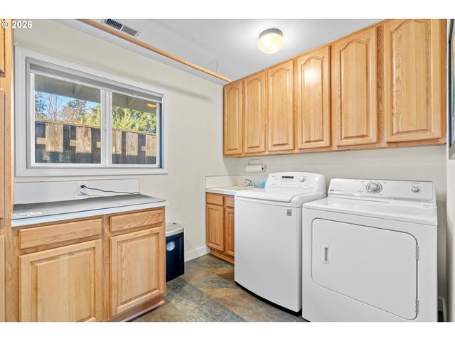 12653 Ne Hassalo St, Portland, OR 97230