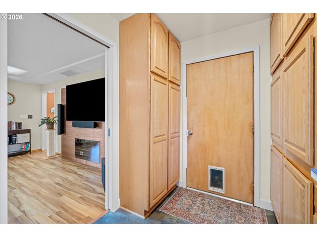 12653 Ne Hassalo St, Portland, OR 97230