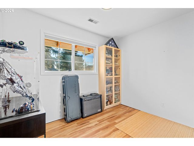 12653 Ne Hassalo St, Portland, OR 97230