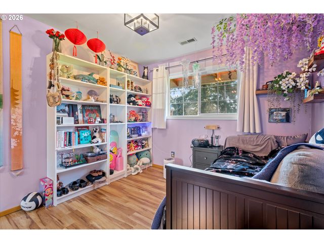 12653 Ne Hassalo St, Portland, OR 97230