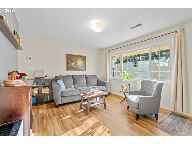 12653 Ne Hassalo St, Portland, OR 97230