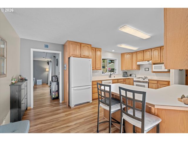 12653 Ne Hassalo St, Portland, OR 97230