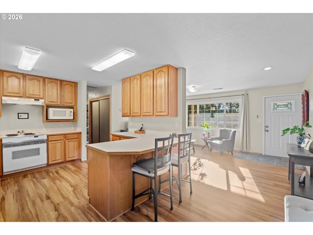 12653 Ne Hassalo St, Portland, OR 97230