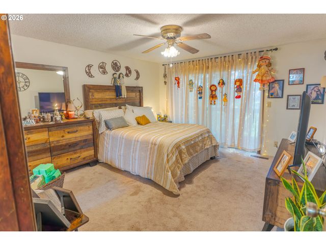 279 MCNARY HEIGHTS Dr N, Keizer, OR 97303