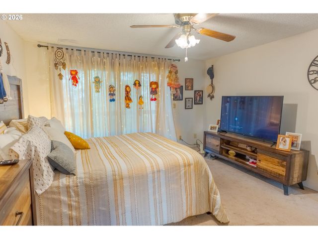 279 MCNARY HEIGHTS Dr N, Keizer, OR 97303