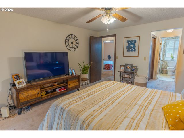 279 MCNARY HEIGHTS Dr N, Keizer, OR 97303