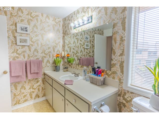 279 MCNARY HEIGHTS Dr N, Keizer, OR 97303