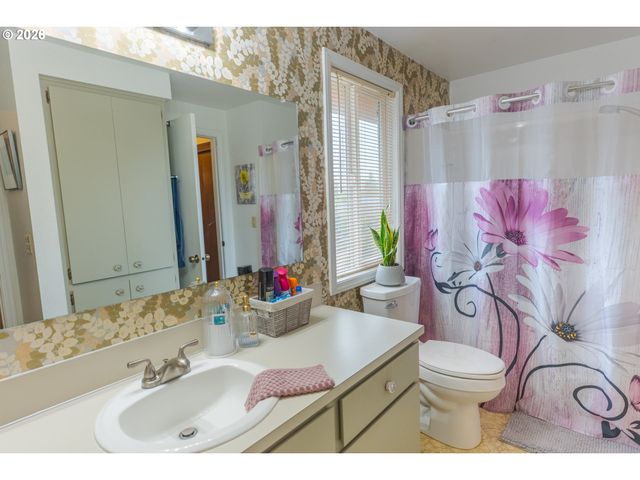 279 MCNARY HEIGHTS Dr N, Keizer, OR 97303