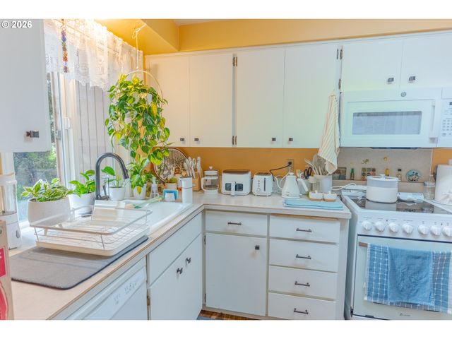 279 MCNARY HEIGHTS Dr N, Keizer, OR 97303