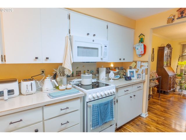 279 MCNARY HEIGHTS Dr N, Keizer, OR 97303