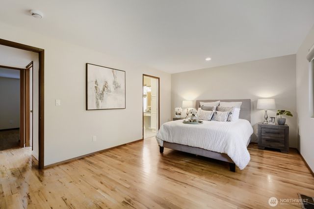 13426 117th Avenue NE, Kirkland, WA 98034