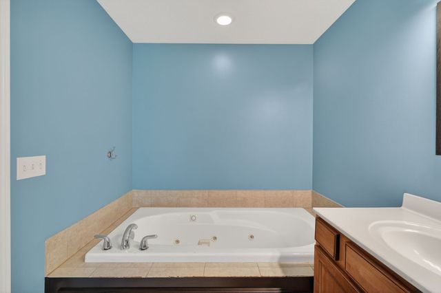 4809 Sawyers Drive, Des Moines, IA 50310
