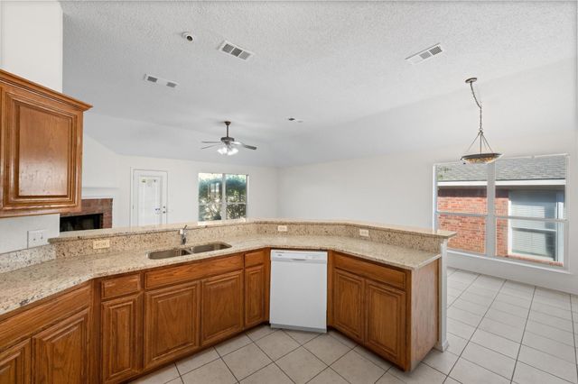 8008 Peregrine Trail, Arlington, TX 76001