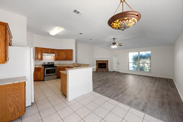 8008 Peregrine Trail, Arlington, TX 76001