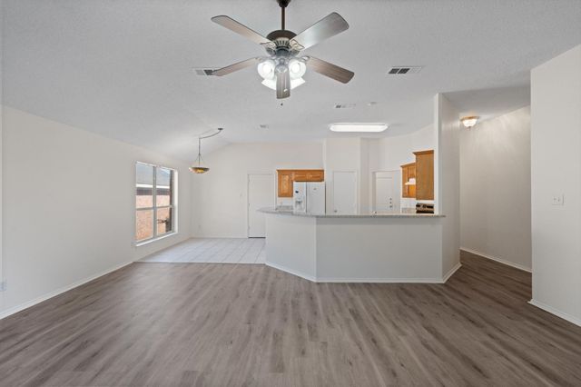 8008 Peregrine Trail, Arlington, TX 76001