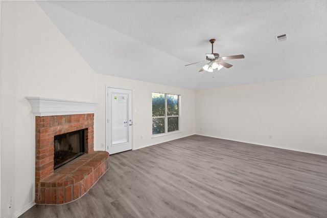 8008 Peregrine Trail, Arlington, TX 76001