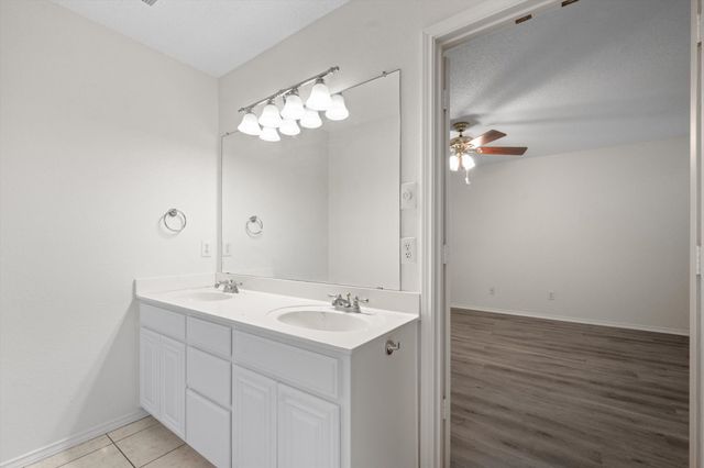 8008 Peregrine Trail, Arlington, TX 76001