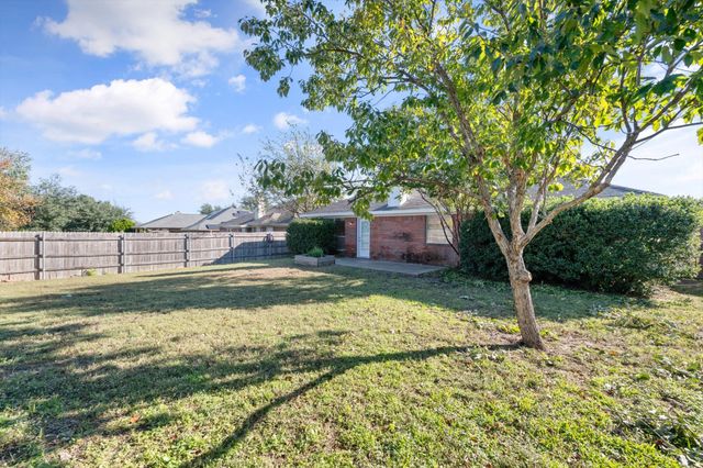 8008 Peregrine Trail, Arlington, TX 76001