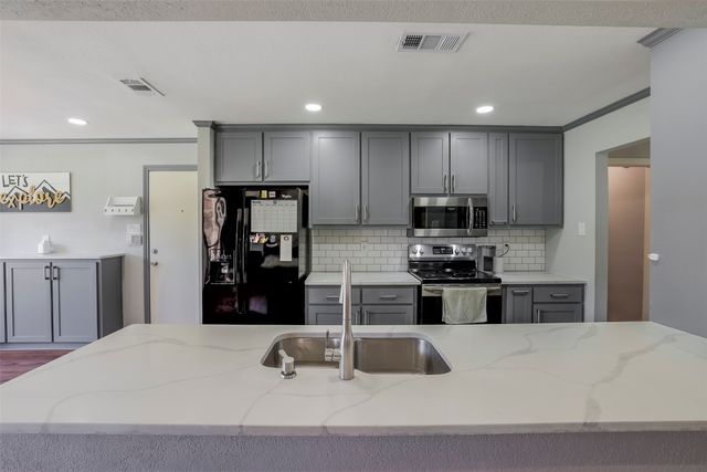 1034 Huntington Drive, Duncanville, TX 75137