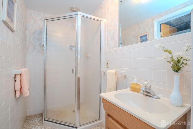 2215 Polk Avenue, North Brunswick, NJ 08902