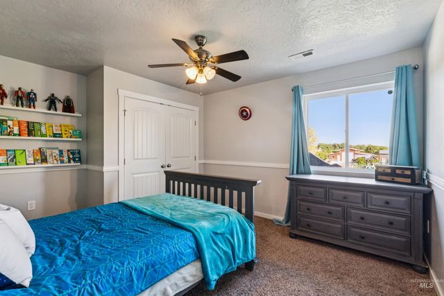 6268 W Lake Hazel Rd, Nampa, ID 83687