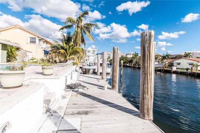 2732 NE 10th St, Pompano Beach, FL 33062