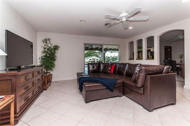 2732 NE 10th St, Pompano Beach, FL 33062