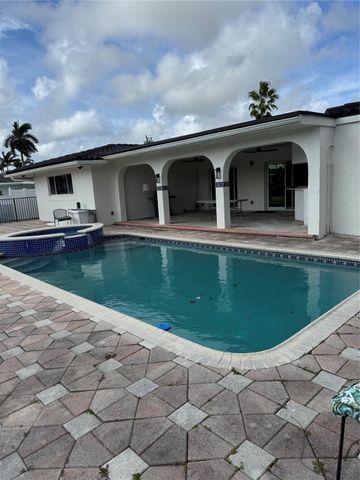 2732 NE 10th Street, Pompano Beach, FL 33062