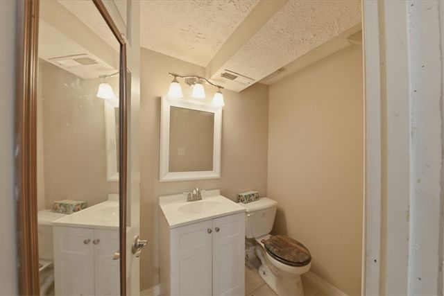 6607 N Andover Way, Hamilton Twp, OH 45152
