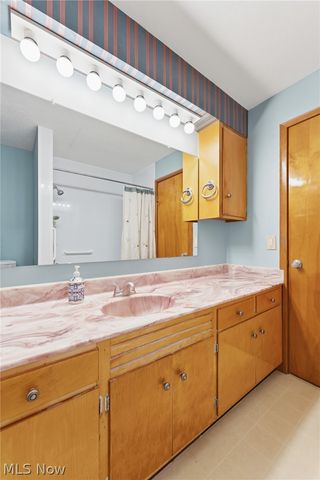 1304 E 2nd Street, Dover, OH 44622