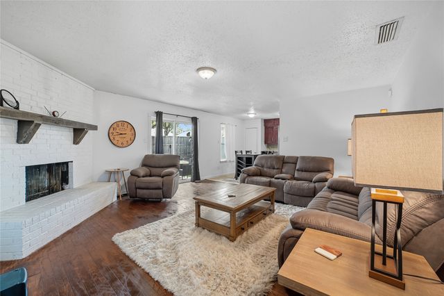 1518 Creekwood Lane, Mesquite, TX 75149