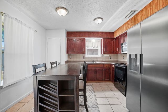 1518 Creekwood Lane, Mesquite, TX 75149