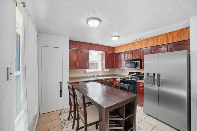 1518 Creekwood Lane, Mesquite, TX 75149