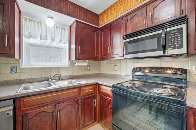 1518 Creekwood Lane, Mesquite, TX 75149