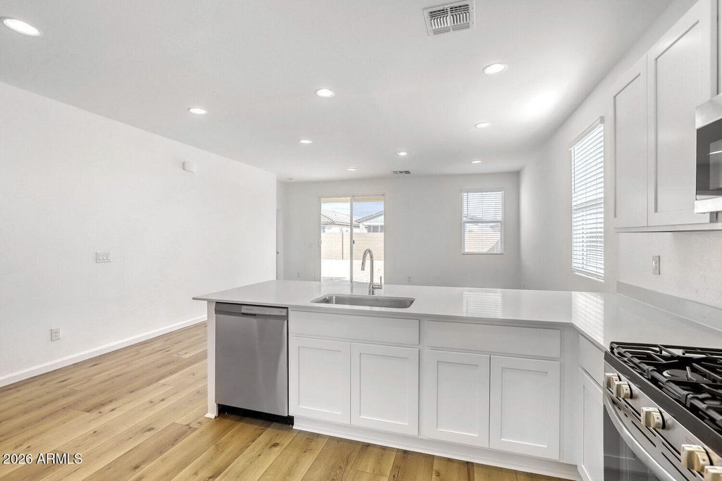 9810 W MITCHELL Drive, Phoenix, AZ 85037 — photo 4