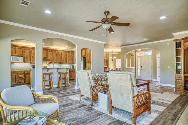 10 Maravilla Way, Hot Springs Village, AR 71909