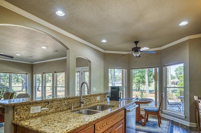 10 Maravilla Way, Hot Springs Village, AR 71909