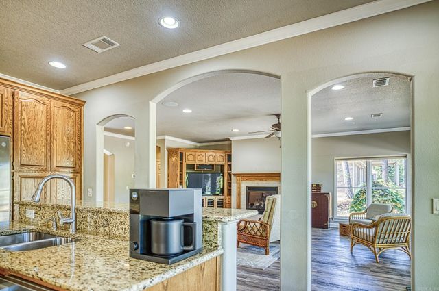 10 Maravilla Way, Hot Springs Village, AR 71909