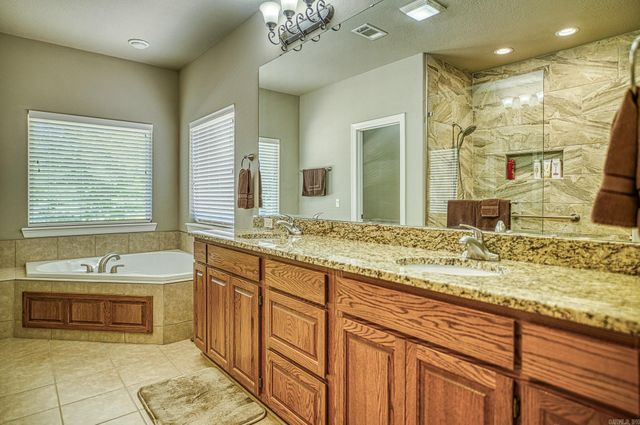 10 Maravilla Way, Hot Springs Village, AR 71909