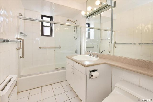 15 Hill Park Avenue 2-C, Great Neck, NY 11021