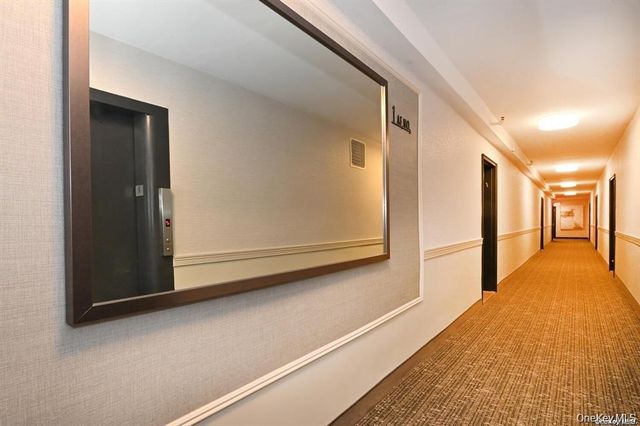 15 Hill Park Avenue 2-C, Great Neck, NY 11021