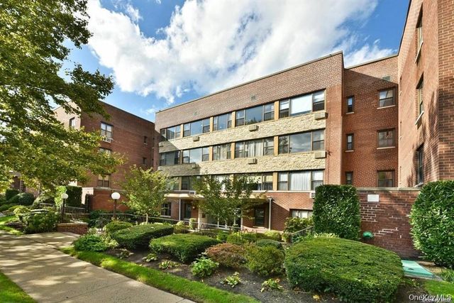 15 Hill Park Avenue 2-C, Great Neck, NY 11021