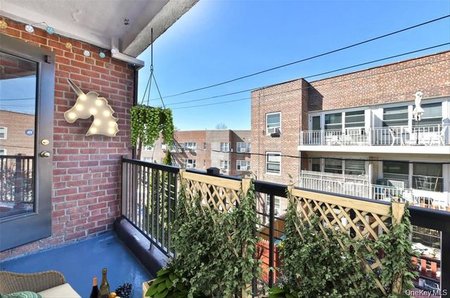 15 Hill Park Avenue 2-C, Great Neck, NY 11021