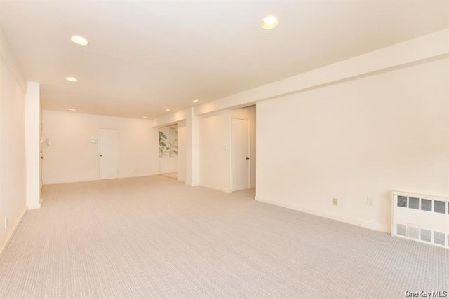 15 Hill Park Avenue 2-C, Great Neck, NY 11021