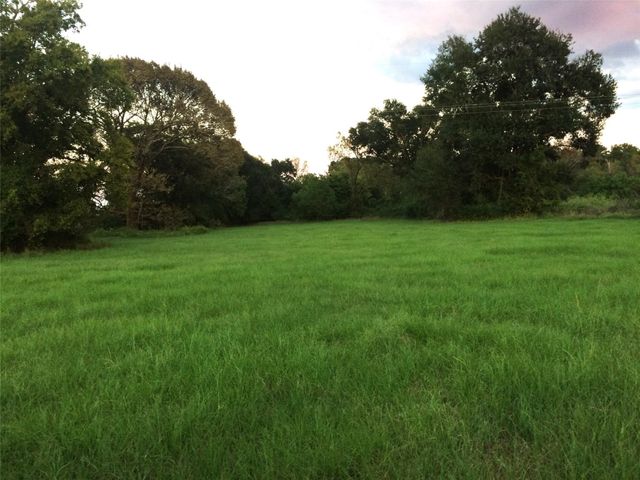 347 E Caroline St, Trinity, TX 75862