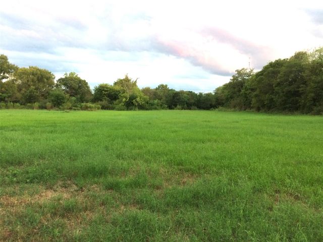 347 E Caroline St, Trinity, TX 75862