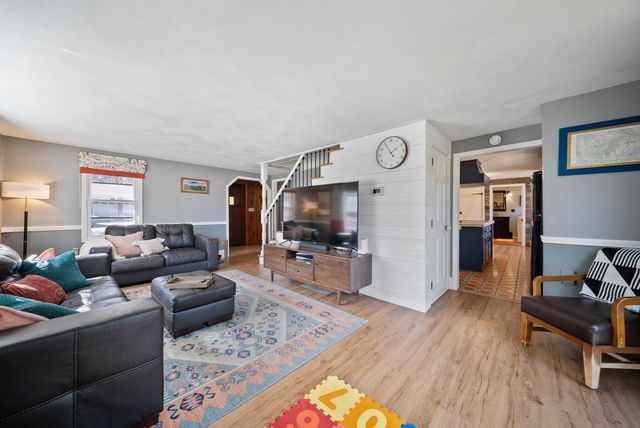 66 Old Derry Road, Londonderry, NH 03053