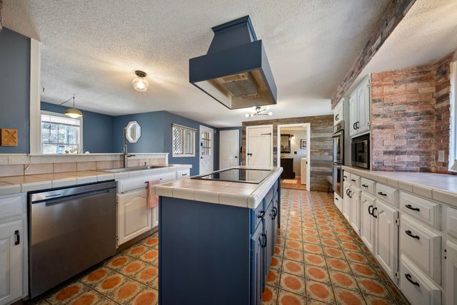 66 Old Derry Road, Londonderry, NH 03053