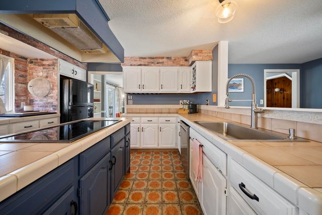 66 Old Derry Road, Londonderry, NH 03053