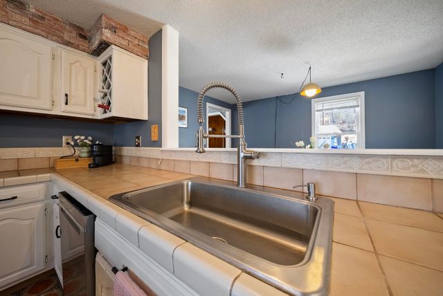 66 Old Derry Road, Londonderry, NH 03053